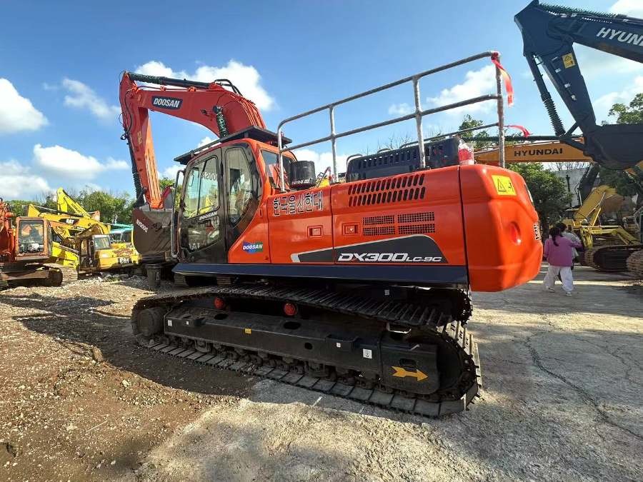 Compact Hydraulic Used Doosan Excavator DX300LC Equipment Trader