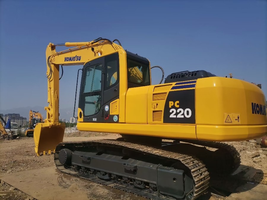 Used Komatsu PC220 for sale 4