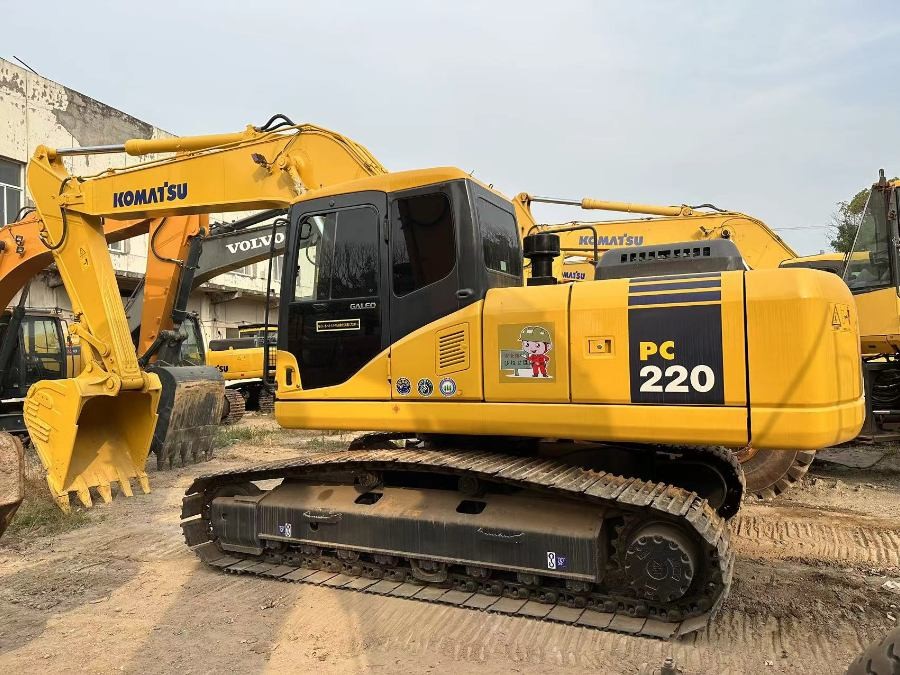 Used Komatsu PC220 for sale 2