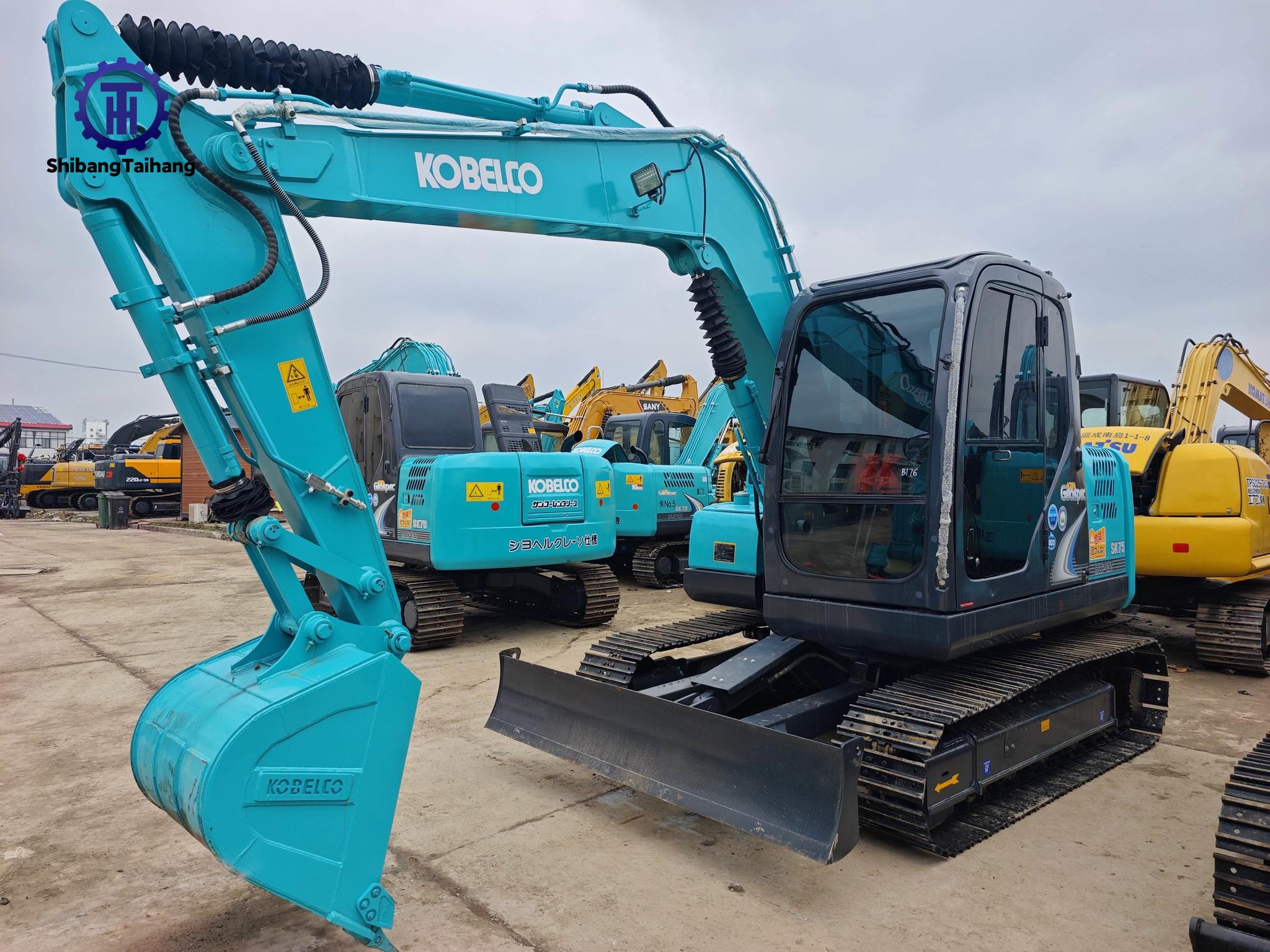 للبيع حفار كوبيلكو SK75 مستعمل