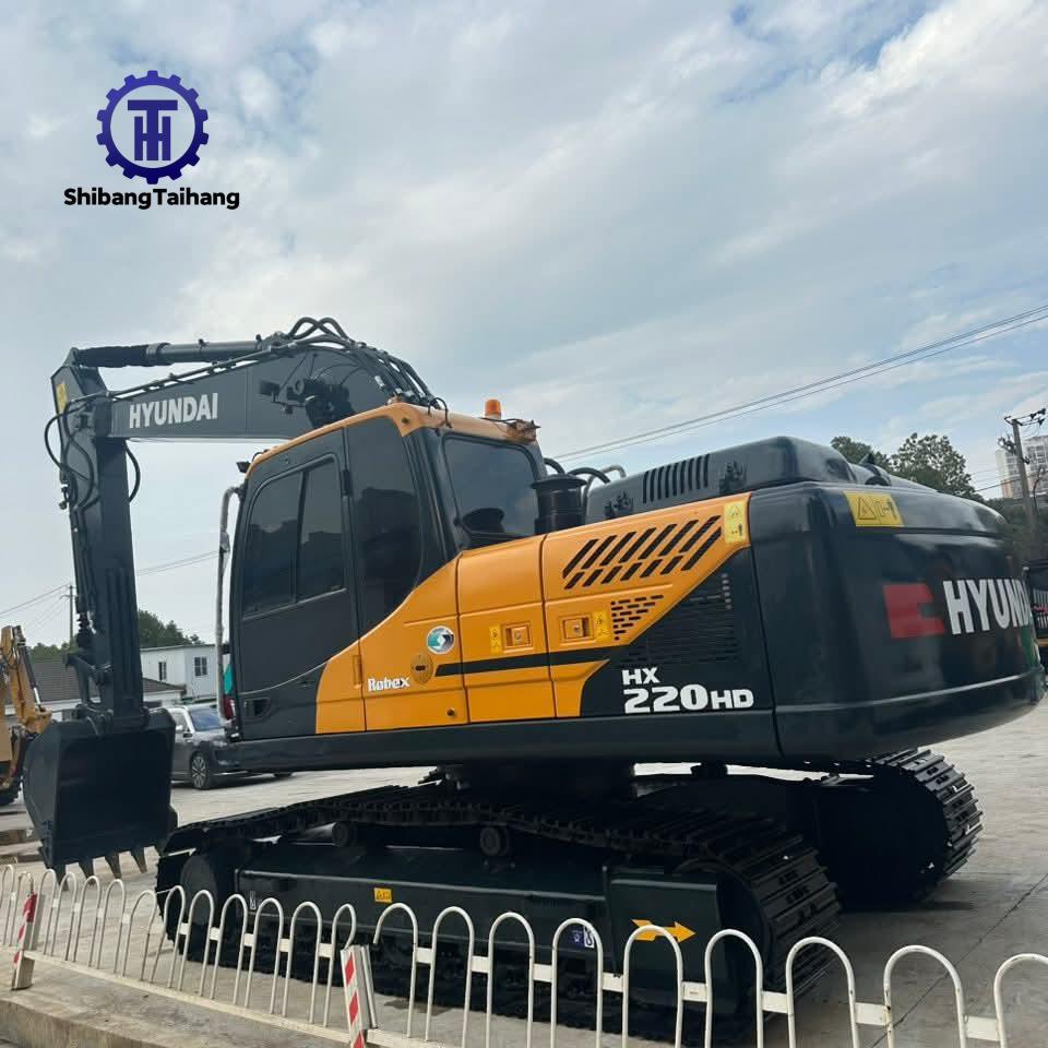 Excavadora Hyundai 220 usado en venta 2