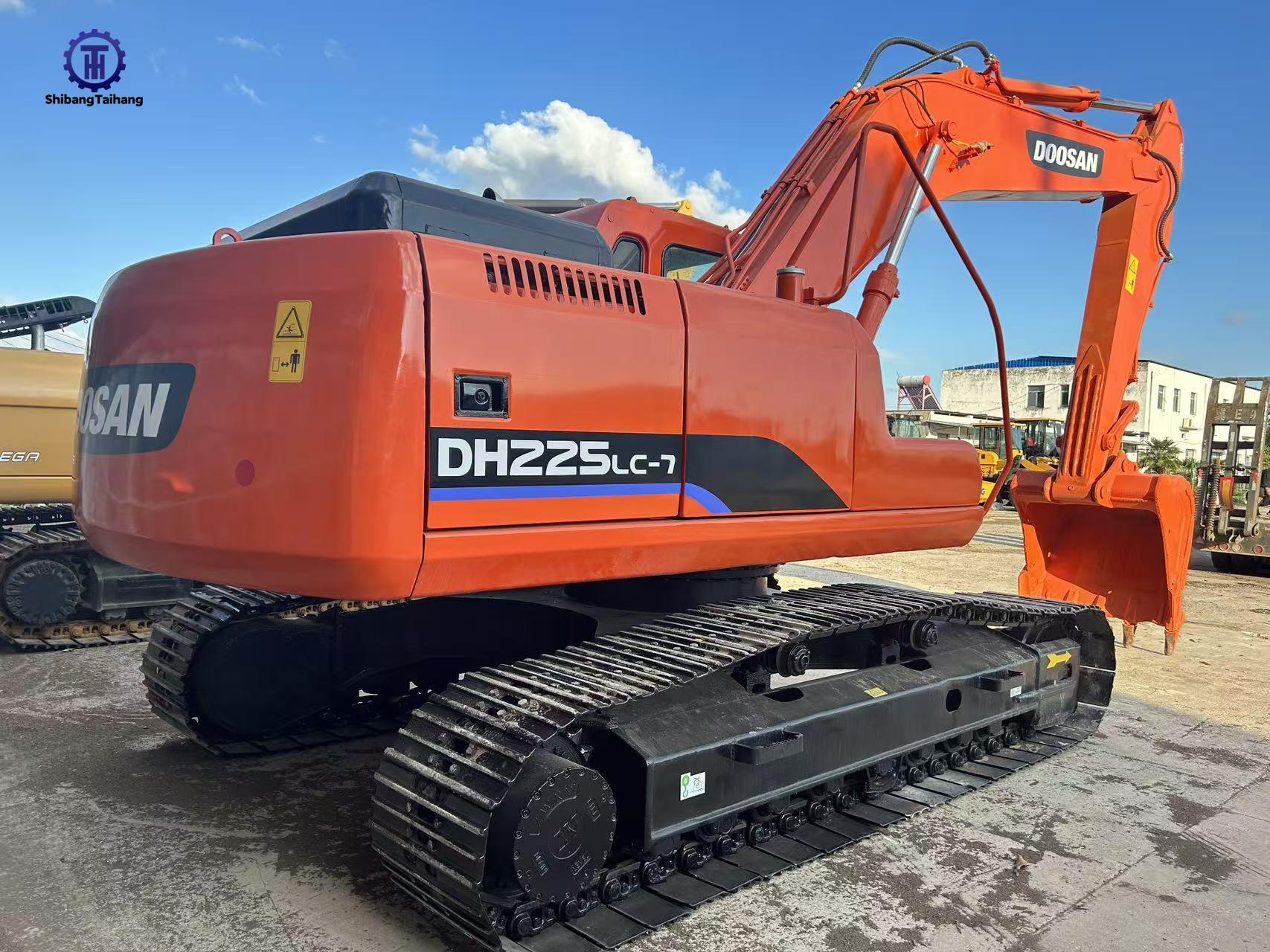 Doosan DH225 d'occasion à vendre