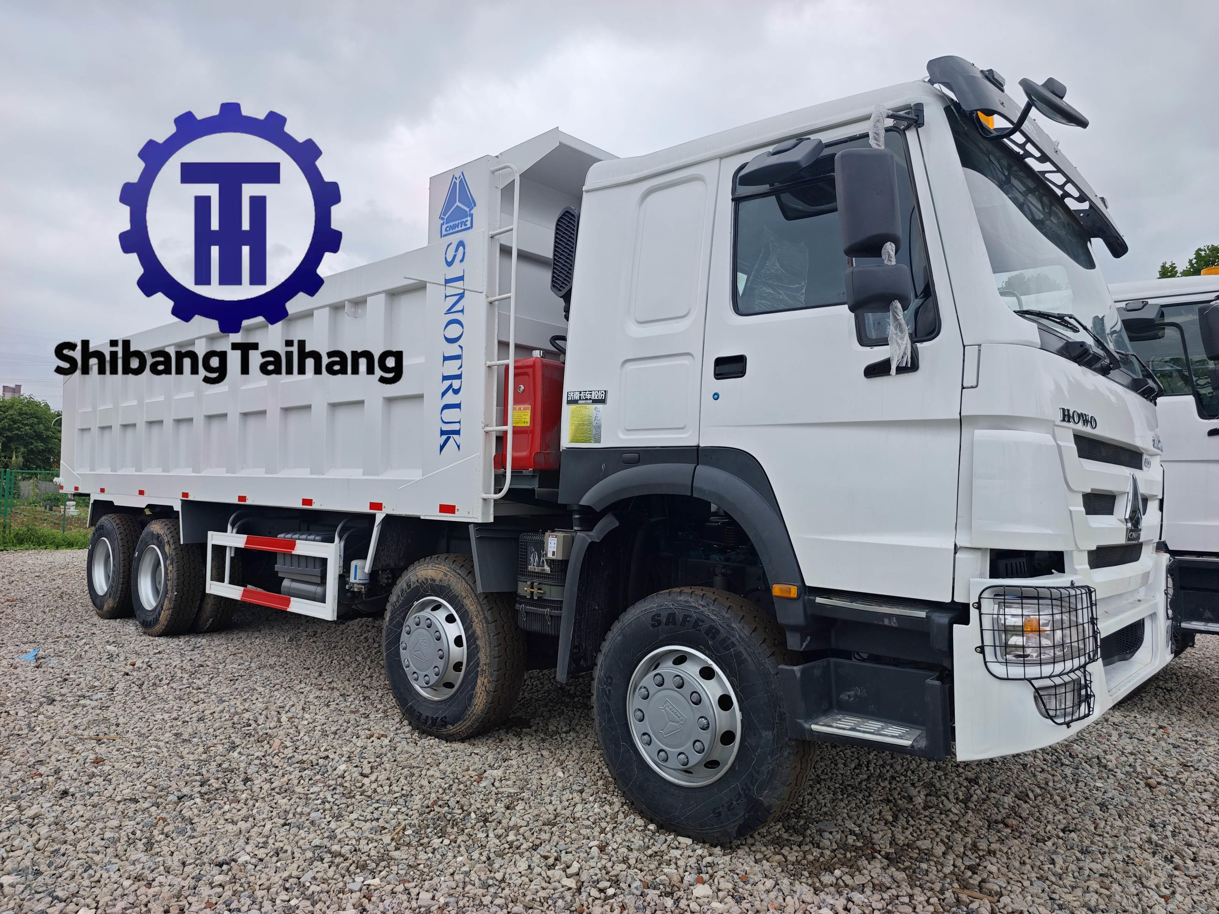 Camion benne Howo 400 8×4 d'occasion 2