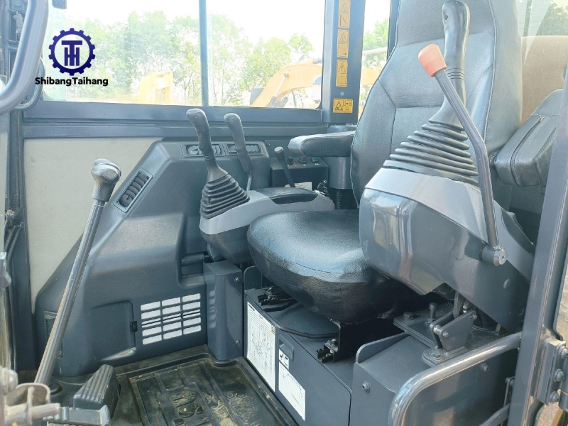 Excavadora Komatsu PC56 usado en venta