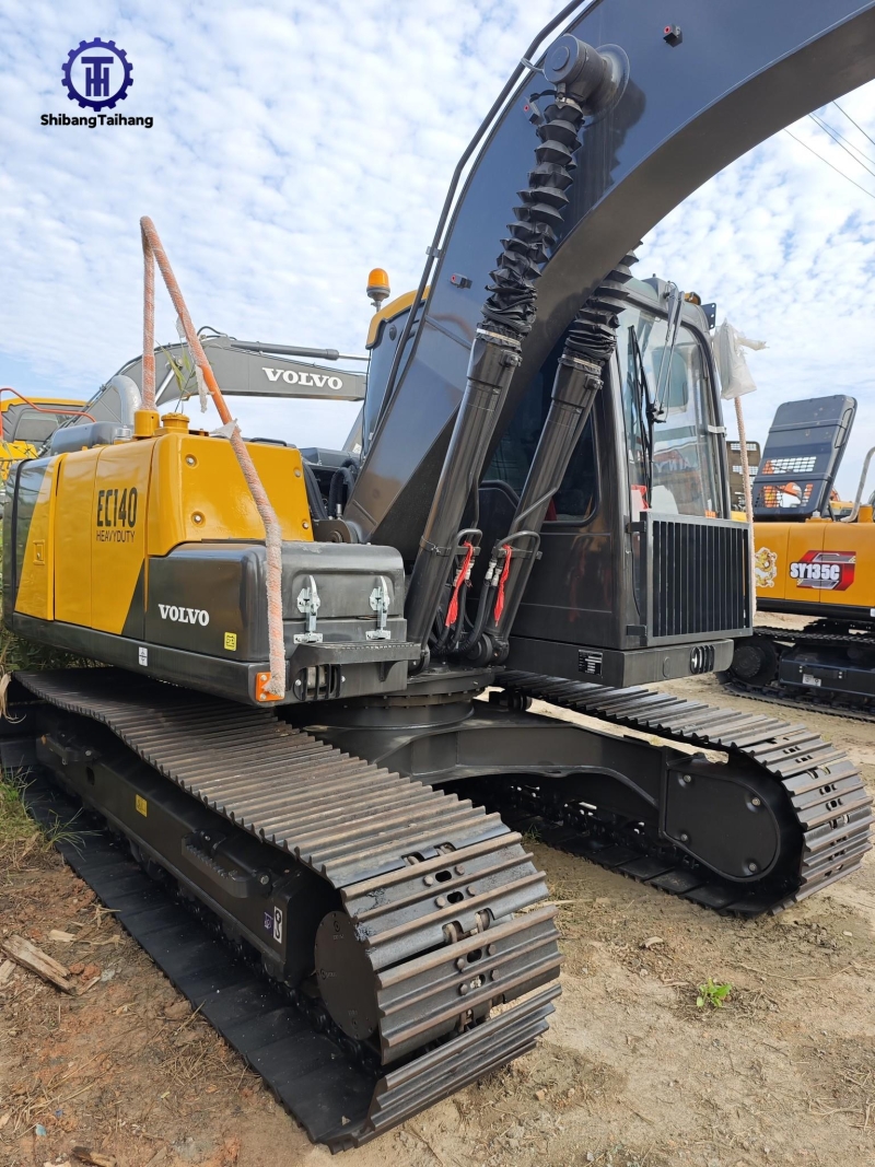 2للبيع حفار فولفو EC140 مستعمل