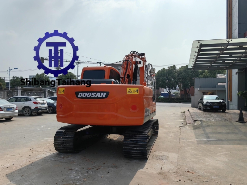 Excavadora Doosan DX150 usada