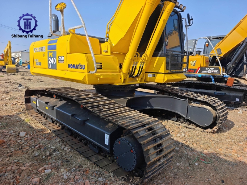 Продается б/у Komatsu 240