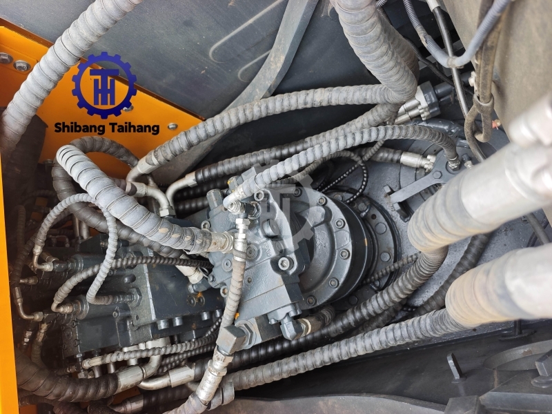 USED HYUNDAI 220 EXCAVATOR