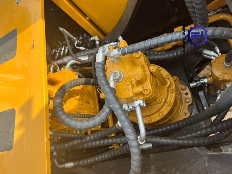 4للبيع حفار ساني 215 مستعمل