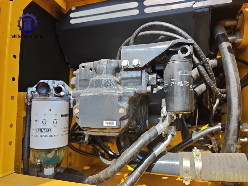 2للبيع حفار كوماتسو PC240 مستعمل