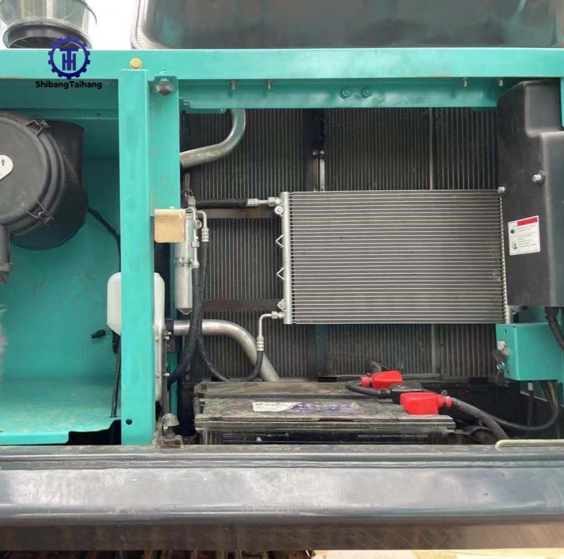 للبيع حفار كوبيلكو SK200 مستعمل