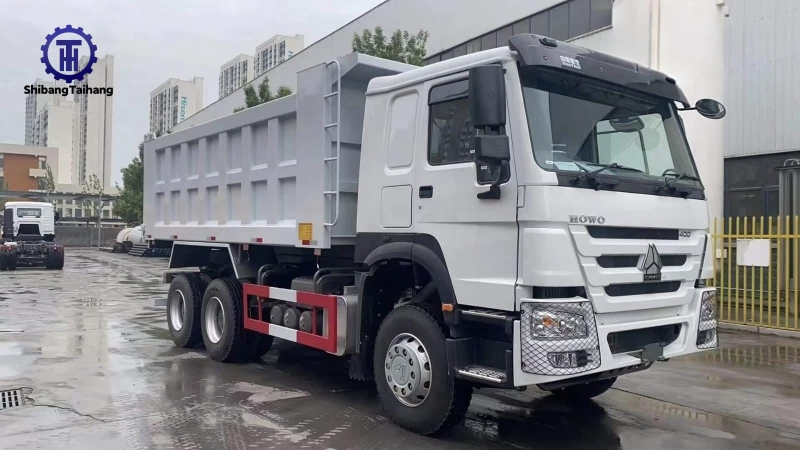 Volquete 6x4 HOVO Usada en venta 2