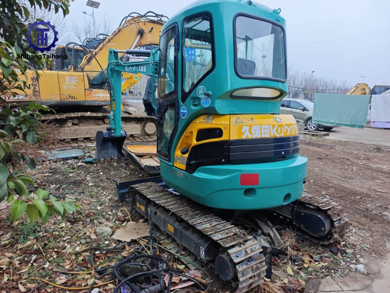 Продается б/у Kubota 35