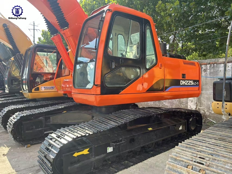 Doosan DH225 d'occasion à vendre