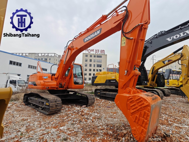 Doosan DH225 d'occasion à vendre