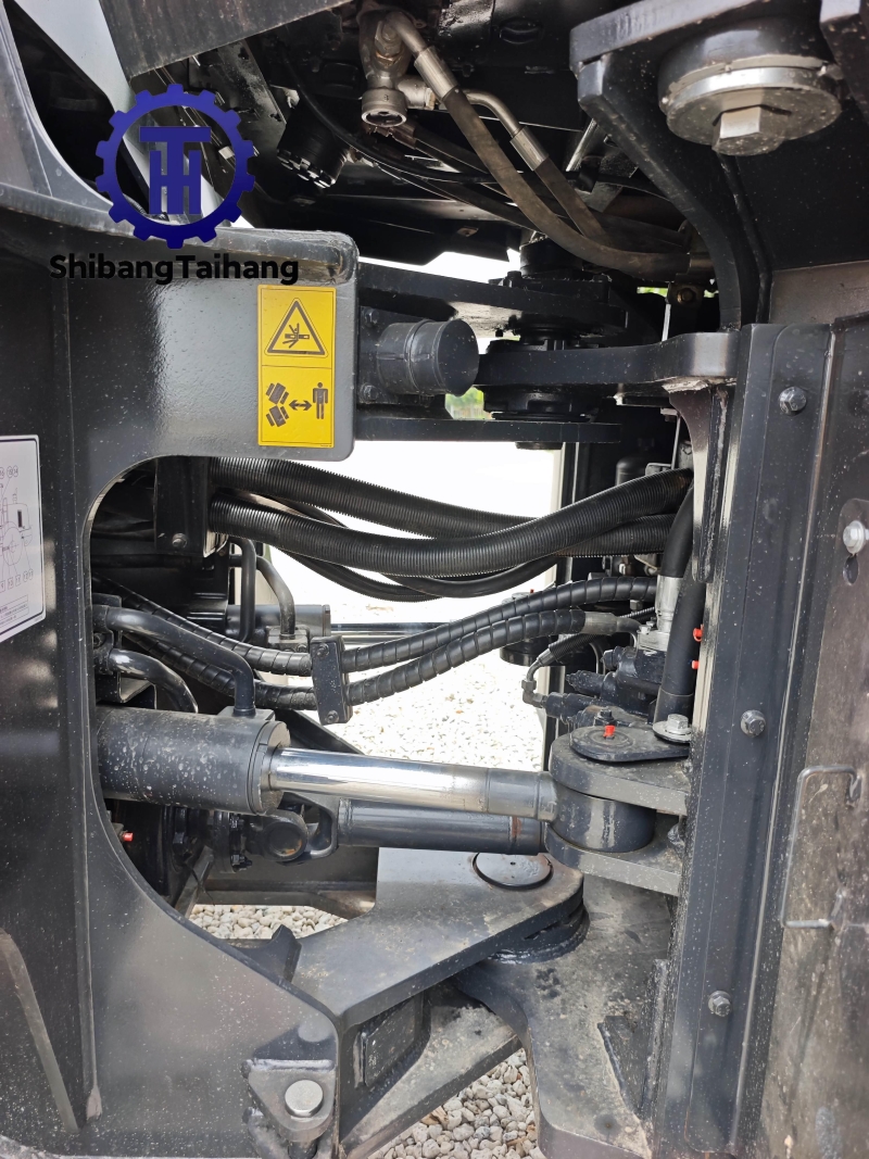 Chargeuse sur pneus LiuGong 870 d'occasion