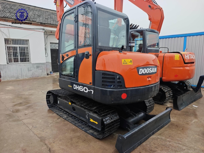 Excavadora Doosan DH60 Usada en venta 2
