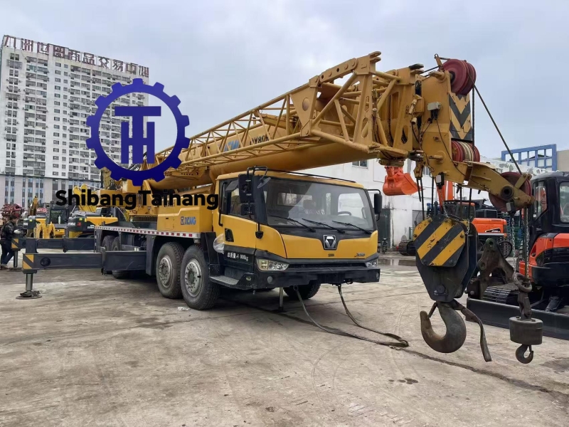 Grue sur camion XCMG 80 tonnes