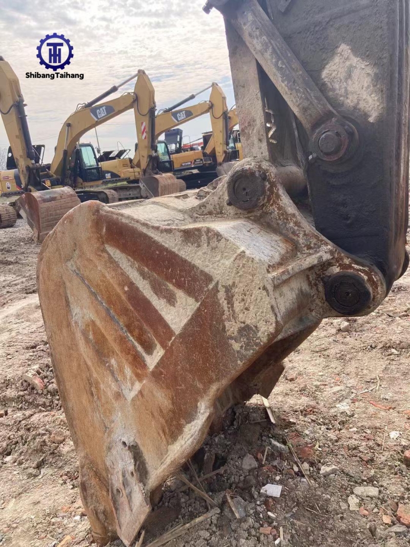 للبيع حفار فولفو EC220 مستعمل