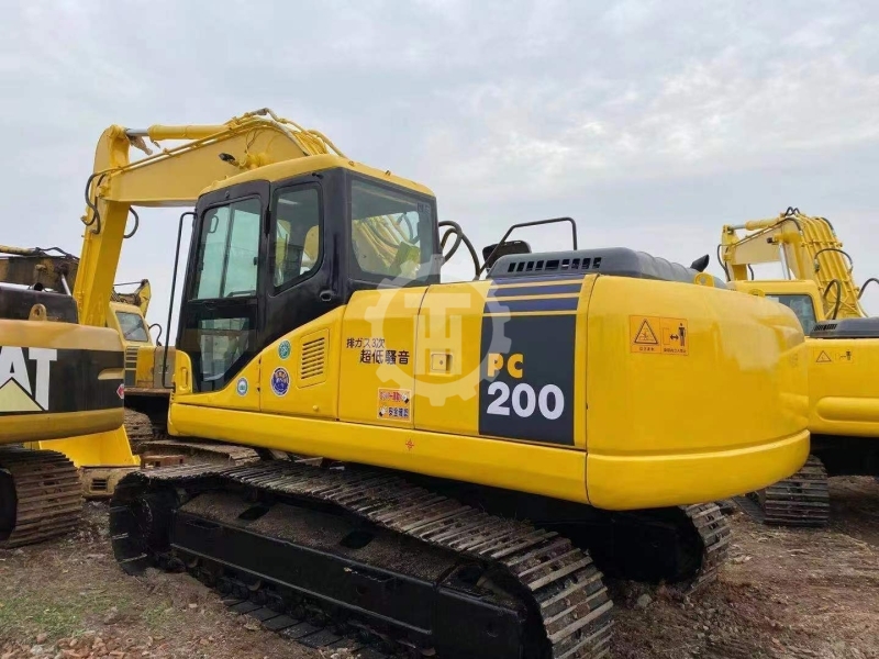 Used Komatsu PC200 for sale 2