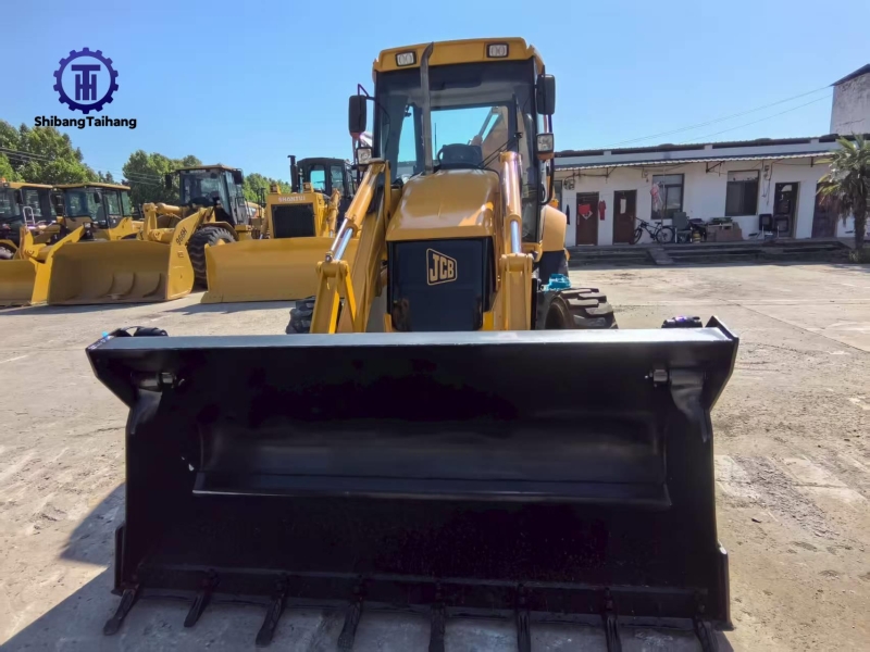 Rétrocaveuse JCB 3CX d'occasion en vente