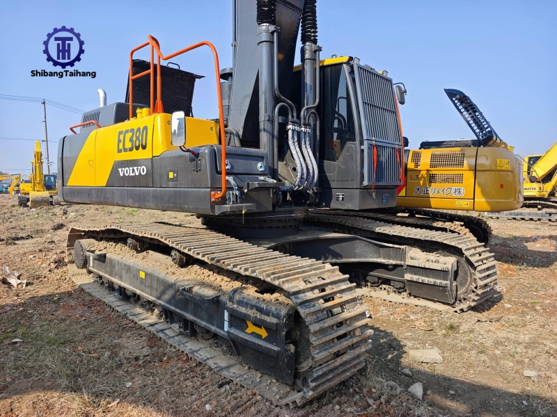 2للبيع حفار فولفو EC380 مستعمل