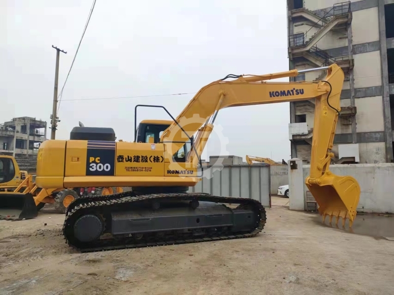 Used Komatsu PC300 for sale 2