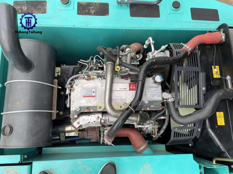 للبيع حفار كوبيلكو SK200 مستعمل