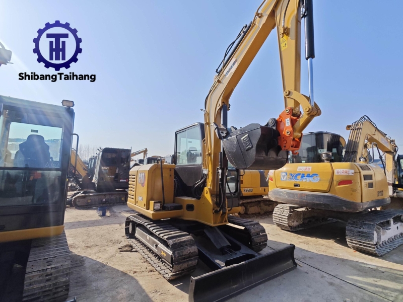 Продается б/у Caterpillar 306