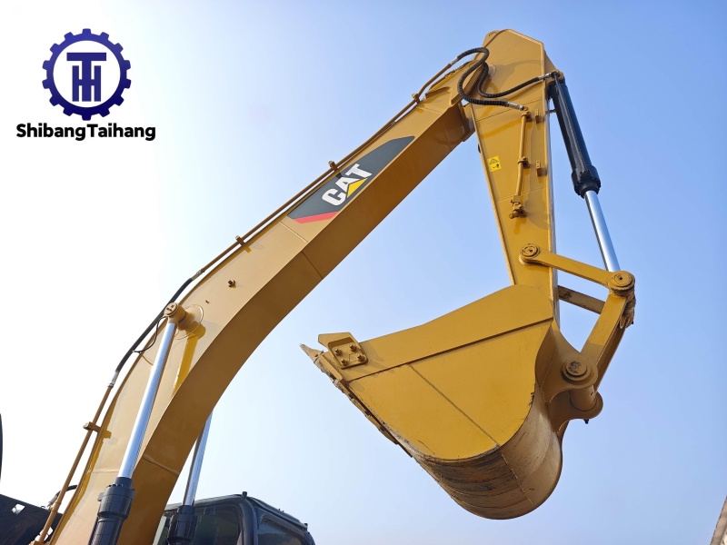 Excavadora Caterpillar 320D Usada en Venta