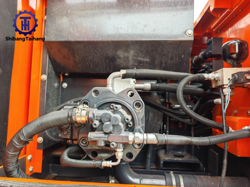 Excavadora Doosan DX225 de segunda mano en venta