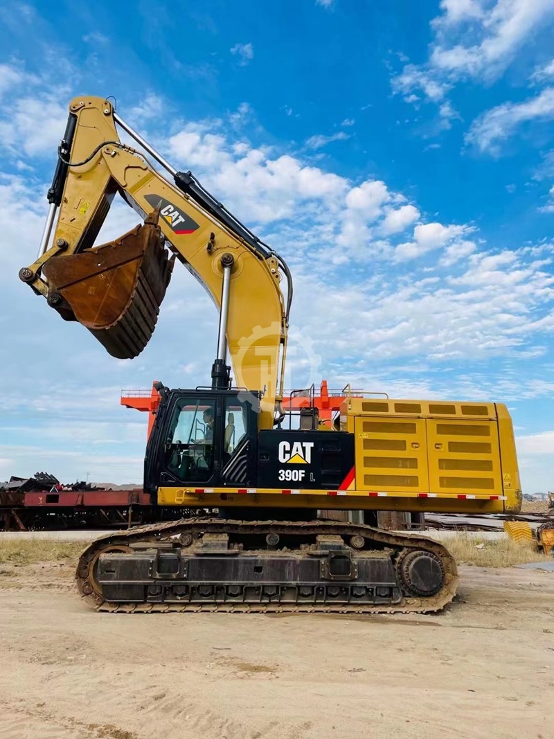 Продается б/у Caterpillar 390F