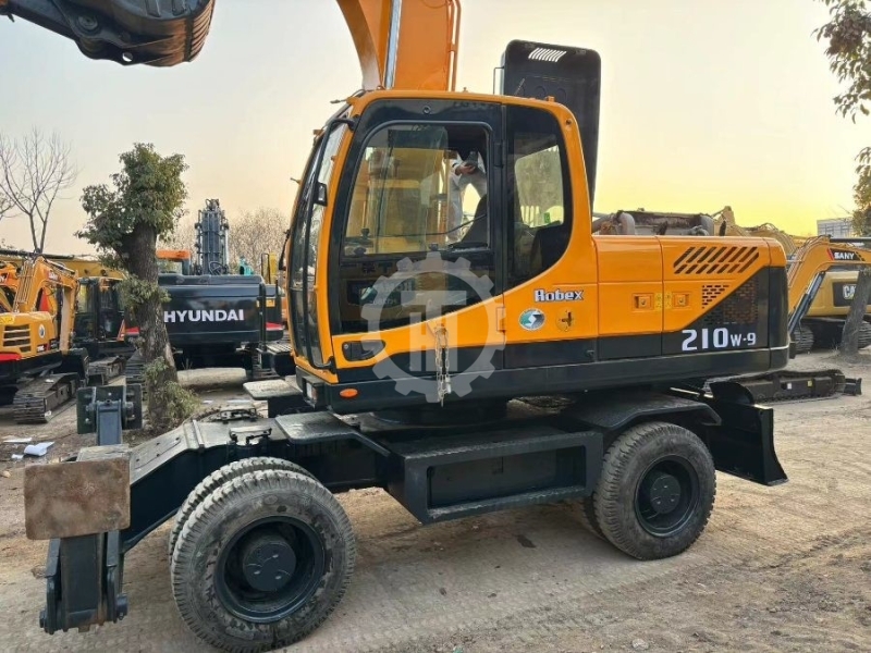 Used Hyundai R210 for sale