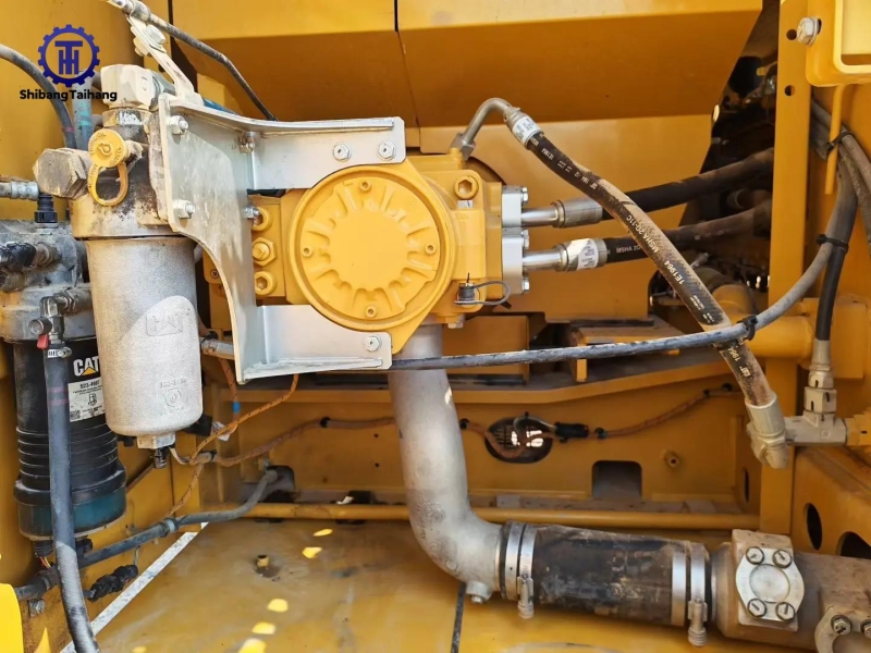 Продается б/у Caterpillar 326GC