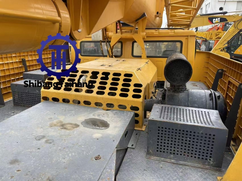 Grue sur camion XCMG 80 tonnes