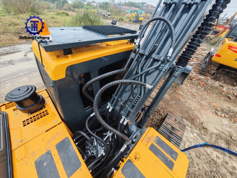 Excavadora Hyundai 220 usado en venta