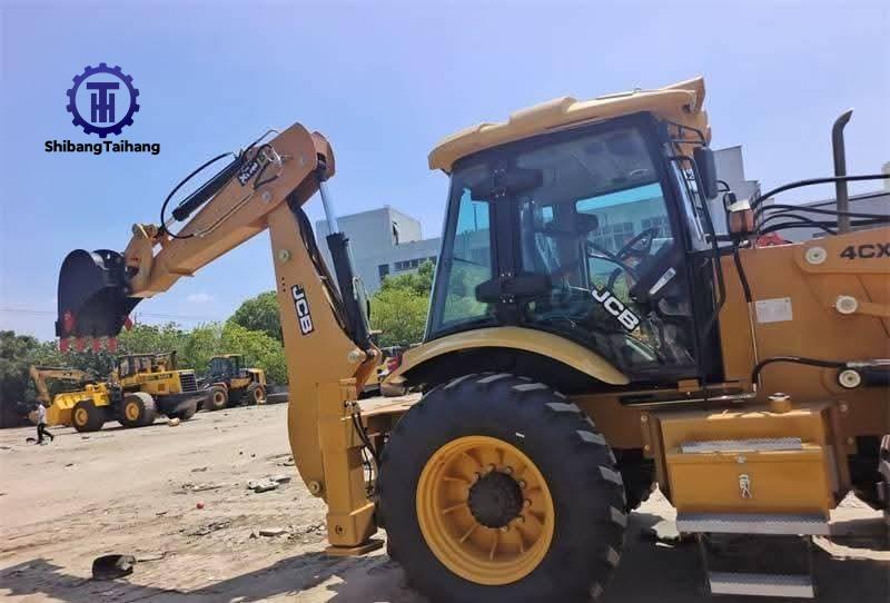 Rétrocaveuse JCB 4CX d'occasion en vente