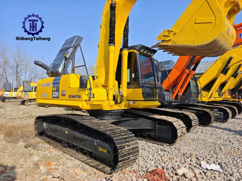 Excavadora Komatsu PC220 usado en venta 2
