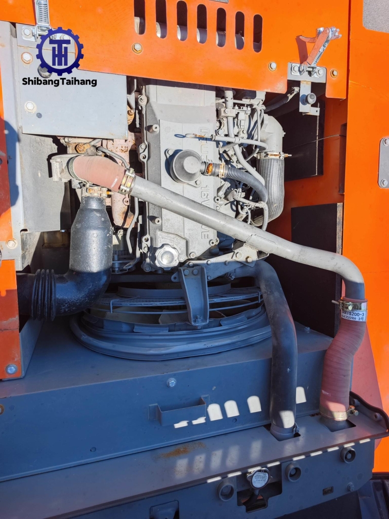 2للبيع حفار هيتاشي ZX210 مستعمل