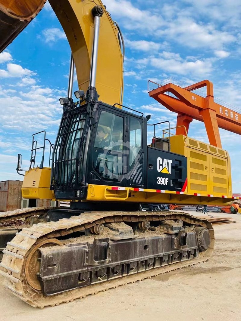 Excavadora Caterpillar 390E Usada en venta