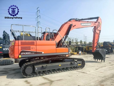 للبيع حفار دوسان DX300 مستعمل