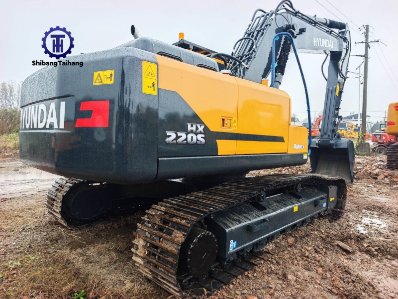 Excavadora Hyundai 220 usado en venta