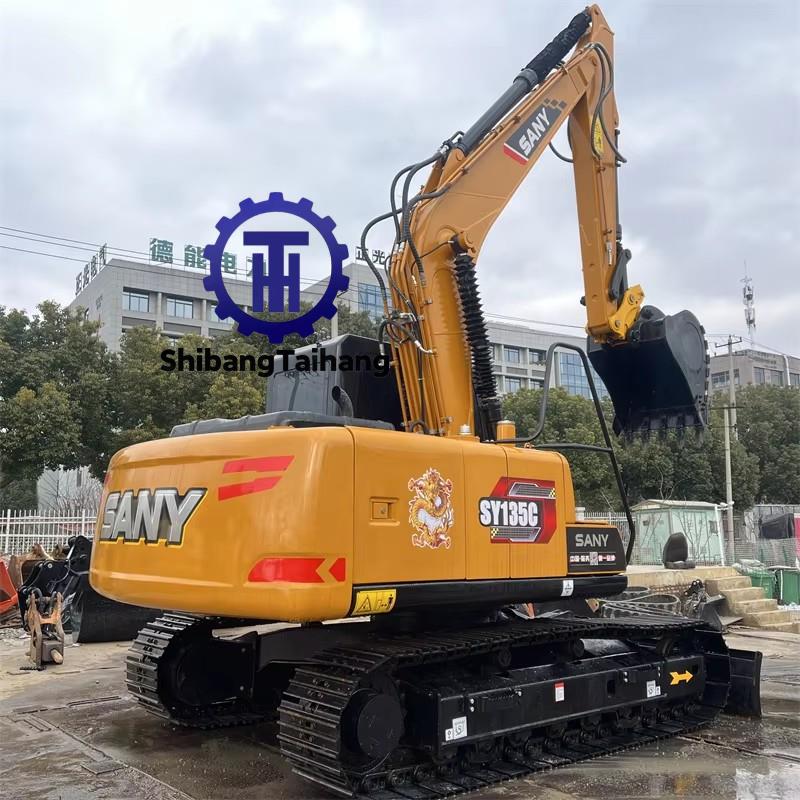 Pelle hydraulique Sany 135 d'occasion avec lame de bulldozer