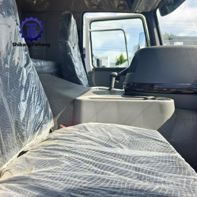 Volquete 6x4 HOVO Usada en venta