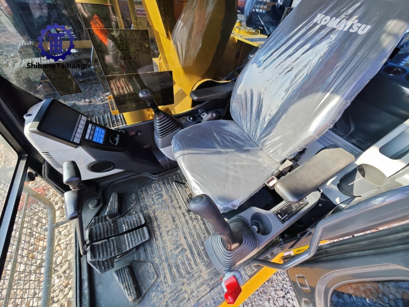 Excavadora Komatsu PC220 usado en venta 2