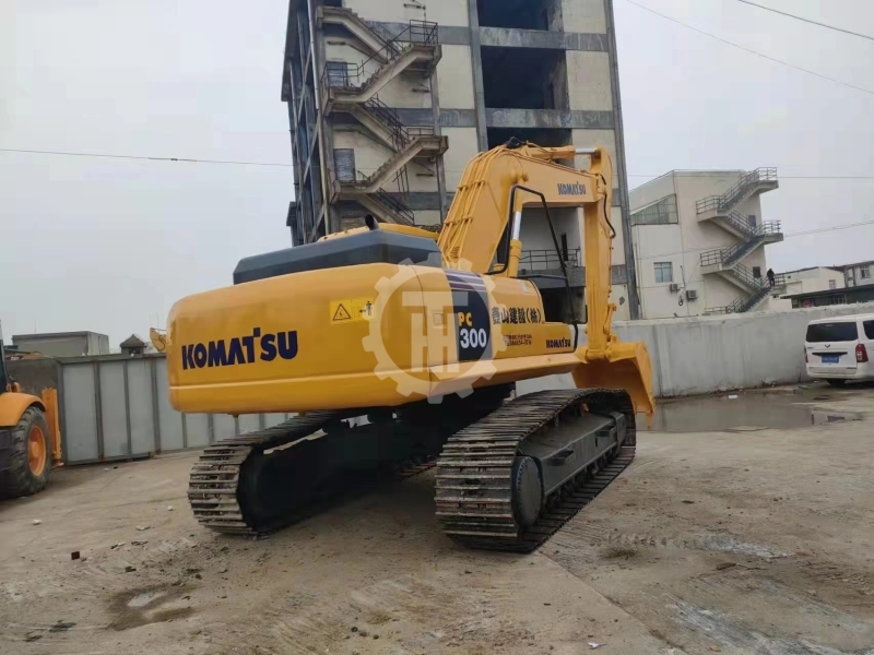 Used Komatsu PC300 for sale 2
