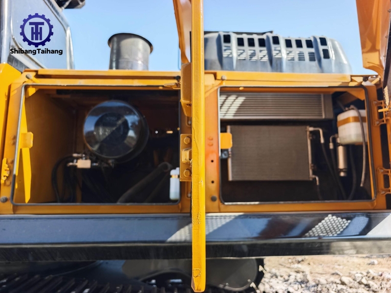 4للبيع حفار ساني 335 مستعمل