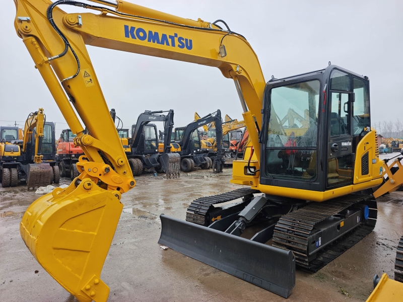 Продается б/у Komatsu 70