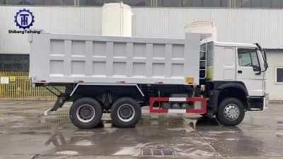 Volquete 6x4 HOVO Usada en venta 2