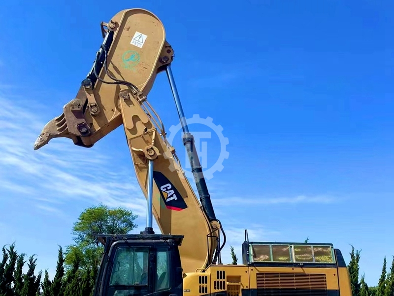 Excavadora Caterpillar 374D Usada en venta
